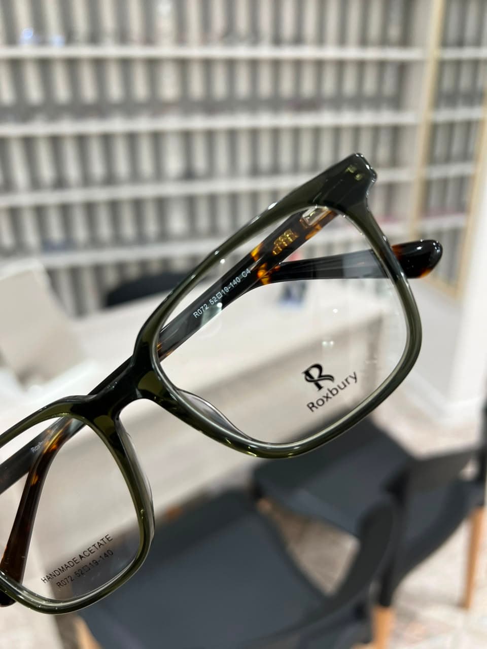 ROXBURY R072